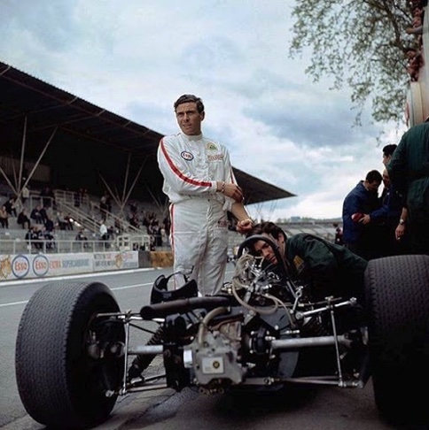 Jim pendant les essais à Pau pour le Trophée de France 1966